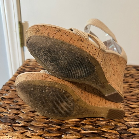 CHARLES BY CHARLES DAVID Cream Wedge with Cork Heel and Zipper Size 8.5 - Picture 8 of 10